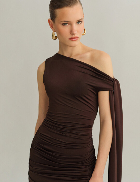 One-shoulder maxi φόρεμα με δέσιμο