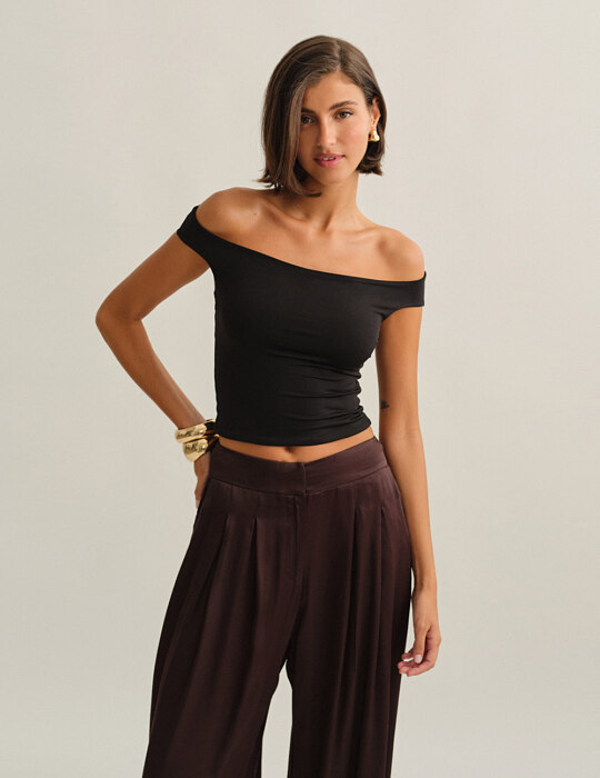 Off-shoulder τοπ με ανοιχτή πλάτη