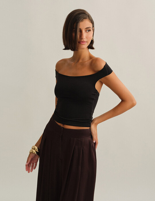 Off-shoulder τοπ με ανοιχτή πλάτη