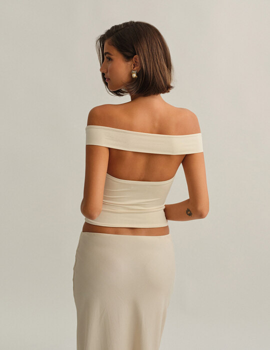 Off-shoulder τοπ με ανοιχτή πλάτη