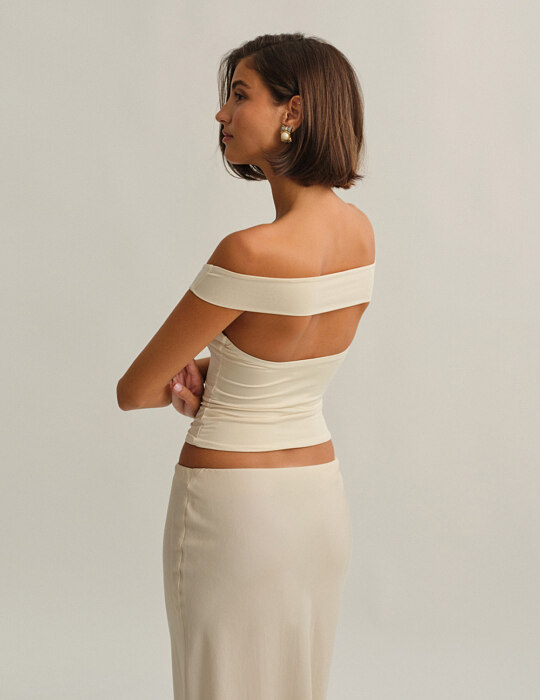 Off-shoulder τοπ με ανοιχτή πλάτη
