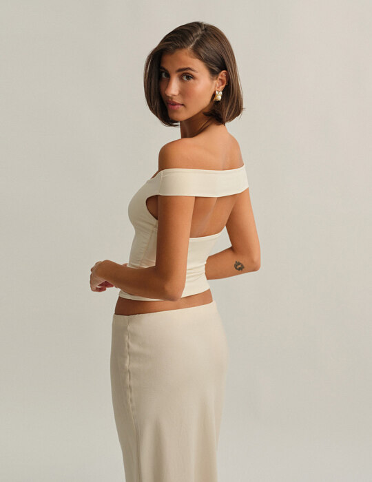 Off-shoulder τοπ με ανοιχτή πλάτη