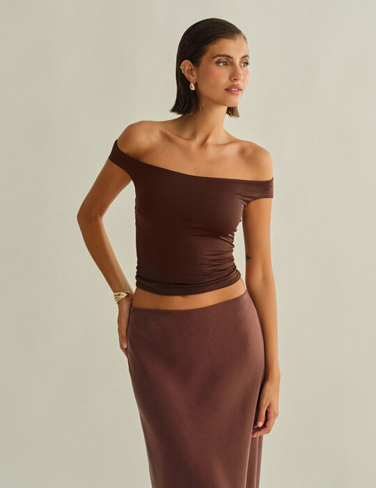 Off-shoulder τοπ με ανοιχτή πλάτη