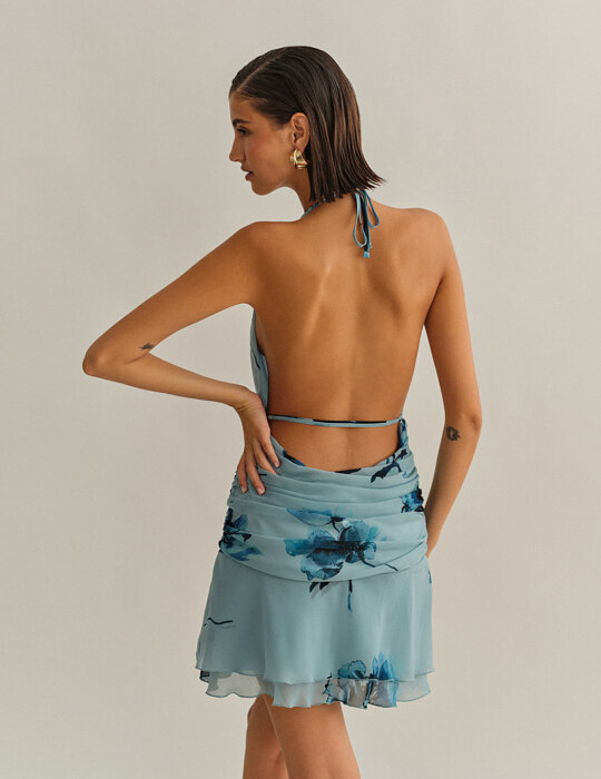 Halter εμπριμέ μίνι φόρεμα με σούρες
