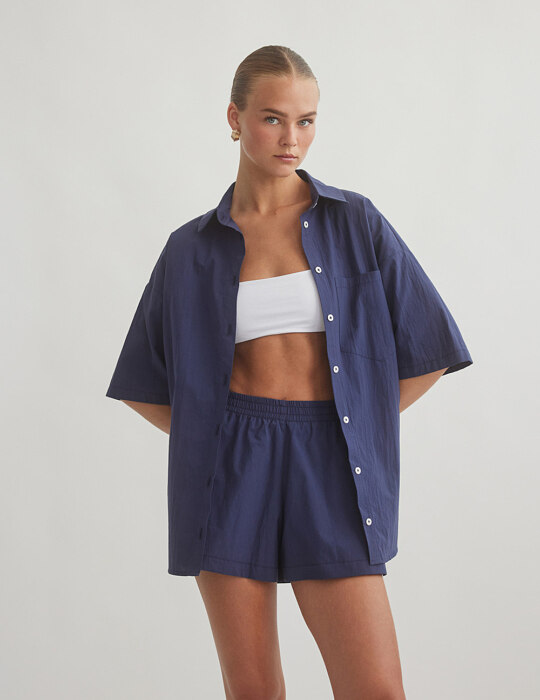 Oversized κοντομάνικο πουκάμισο ποπλίνα σε όψη τσαλακωμένου